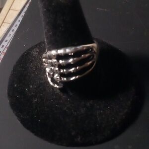 ❤️3/$10❤️NIP - Silver Tone Hollow Style New Design Ring - Size 8